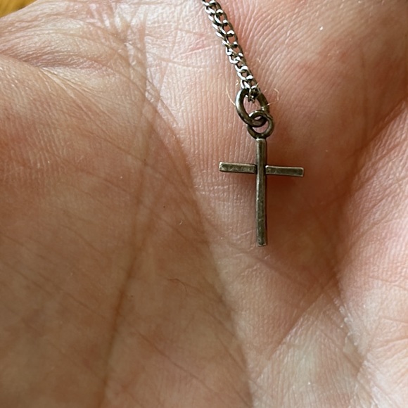 Dainty silver cross and necklace- marked Sterling - Picture 9 of 10